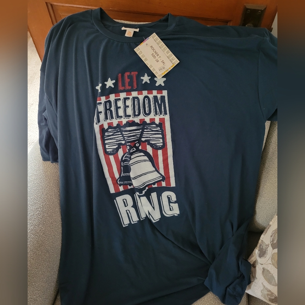 Lularoe Rocker T - Picture 2 of 2